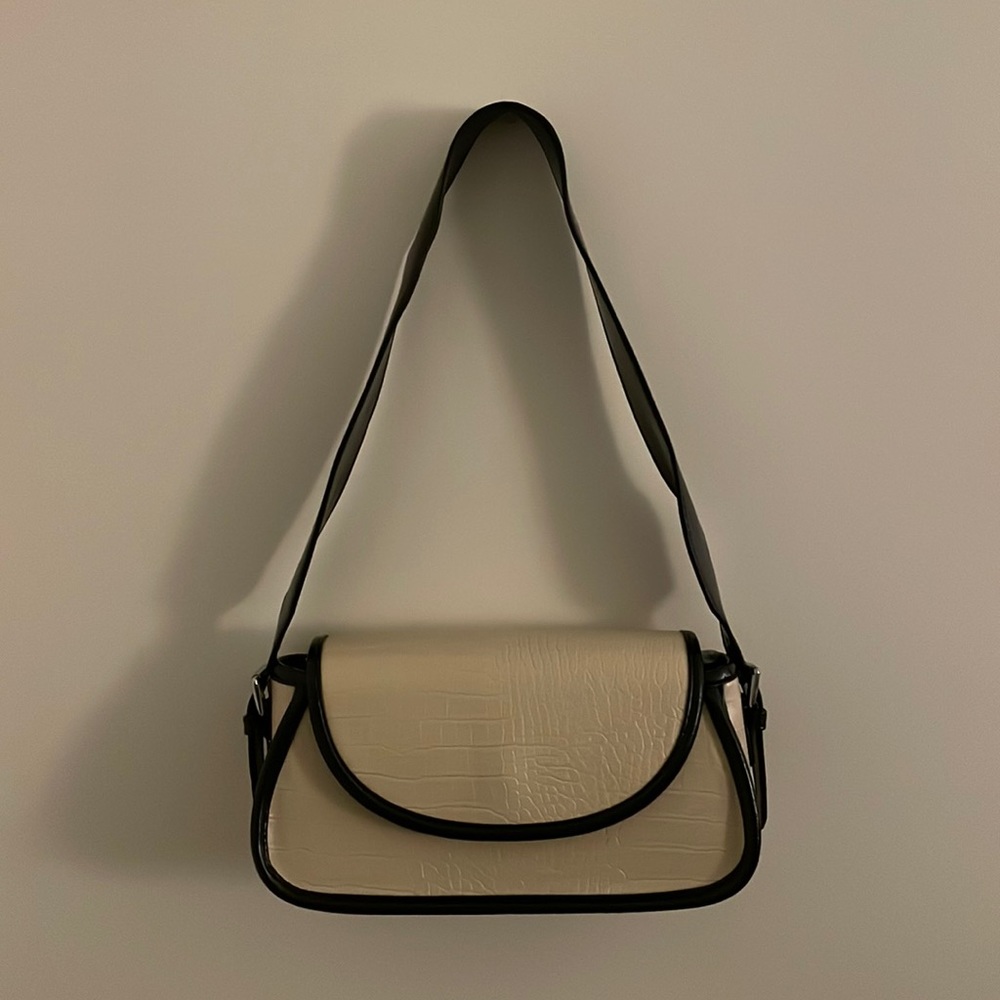 Cream Reptile Texture Shoulder Bag